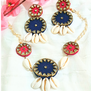 Fabric kawrishell necklace
